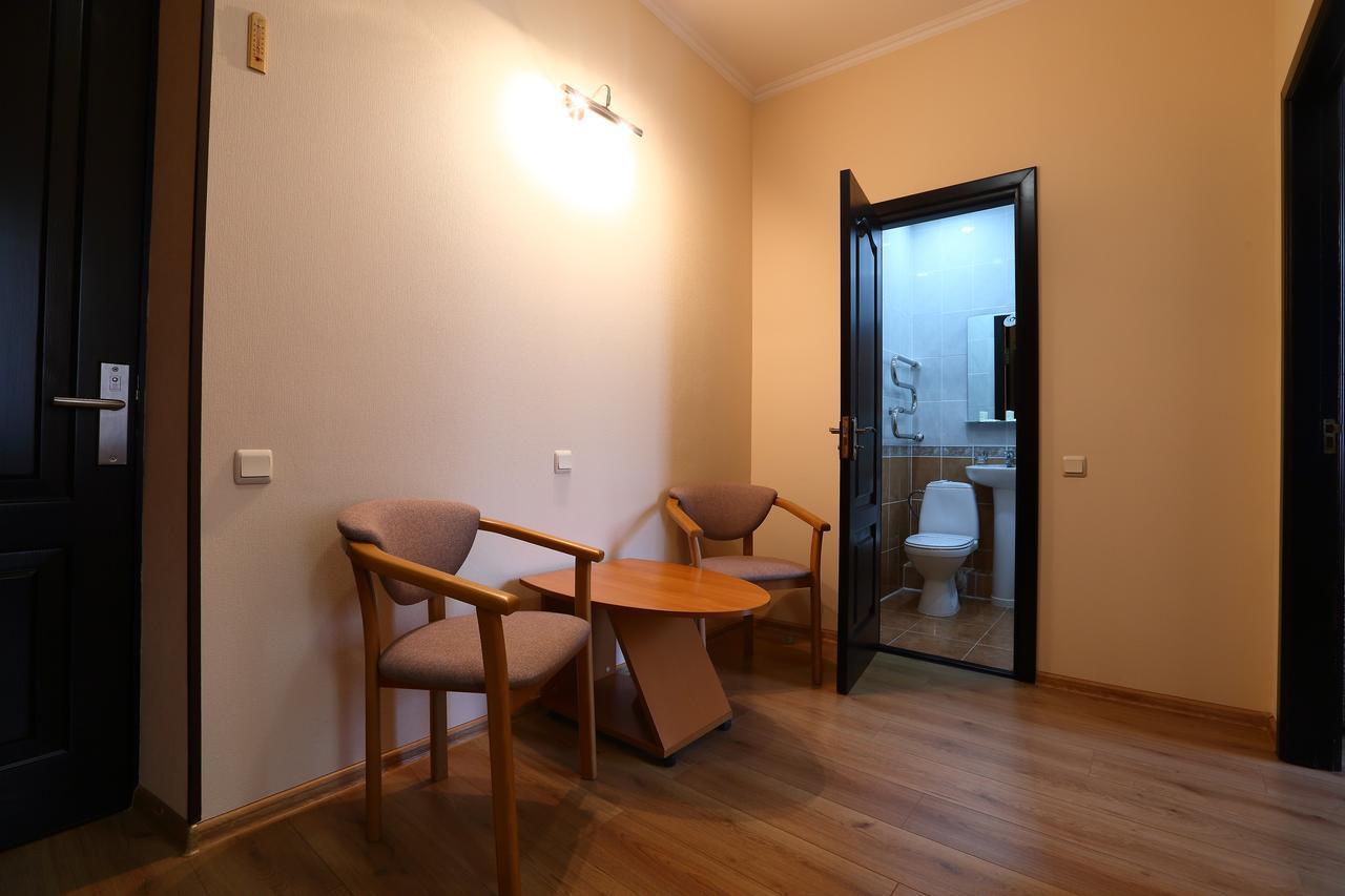 Oberig Hotel Kijev Kültér fotó