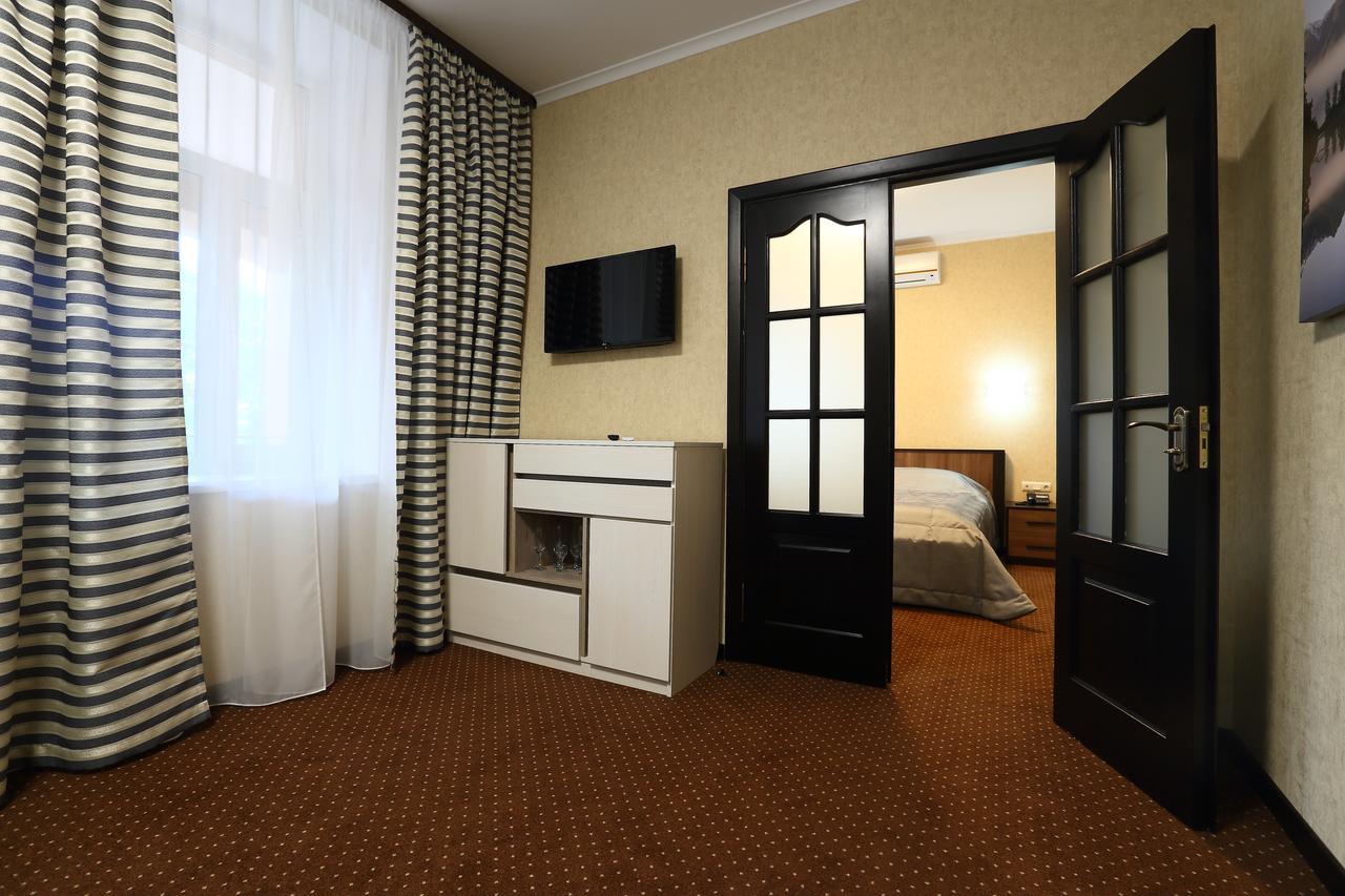 Oberig Hotel Kijev Kültér fotó