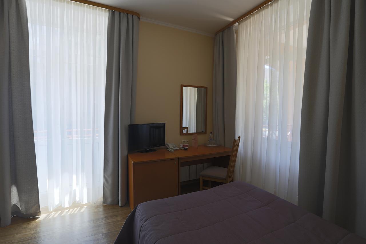 Oberig Hotel Kijev Kültér fotó