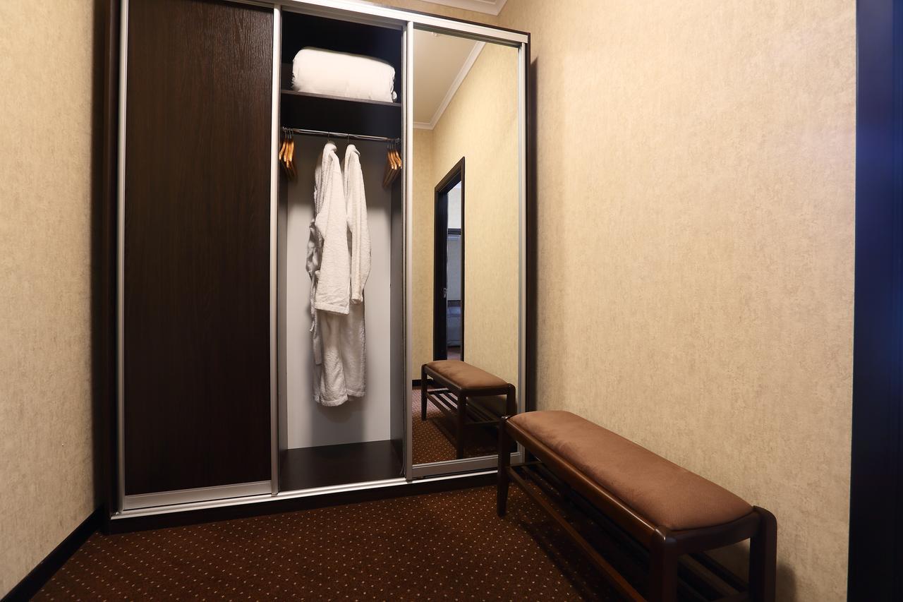 Oberig Hotel Kijev Kültér fotó